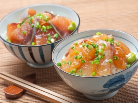 大分「絆屋」郷土料理真鯛とぶりの海鮮漬け丼（りゅうきゅう）