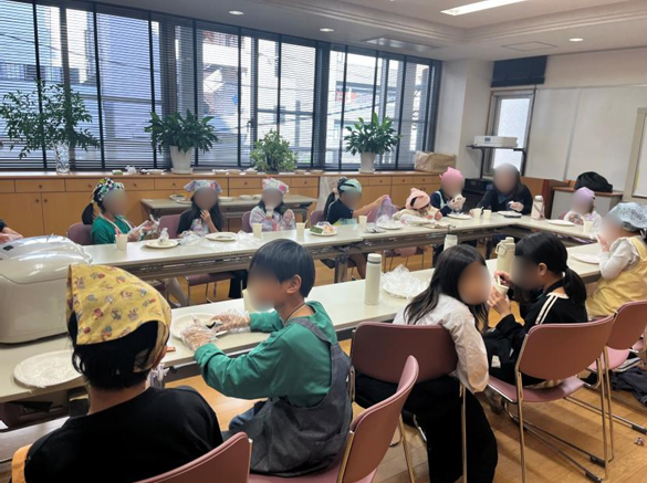 こども食堂でのこども達の様子