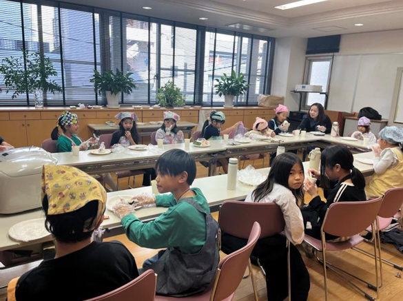 こども食堂でのこども達の様子