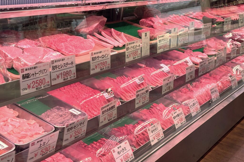 久田精肉店のショーケース